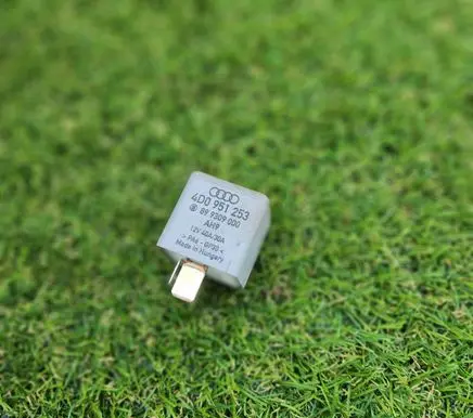 Volkswagen PASSAT B5 Other relay 4D0951253 899309000