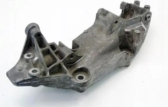 Opel Vivaro Engine mounting bracket 117103585R