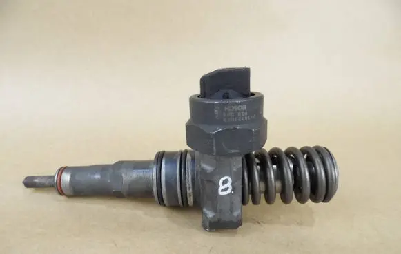 Volkswagen PASSAT B5.5 Fuel injector 0414720028 038130073AA