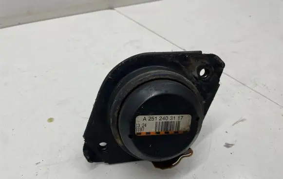 Mercedes-Benz ML W164 Engine mount bracket A2512403117