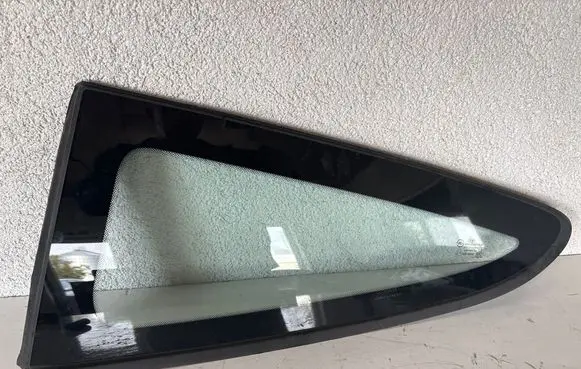Hyundai Veloster Rear side window
