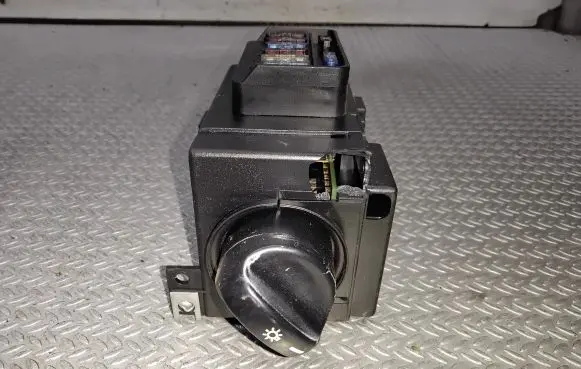 Mercedes-Benz Vaneo W414 Light switch 1685450104