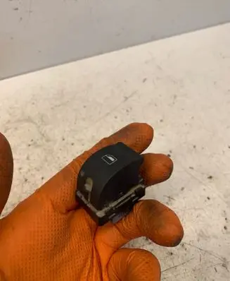 Volkswagen Golf V Electric window control switch 8E0959855 318602S