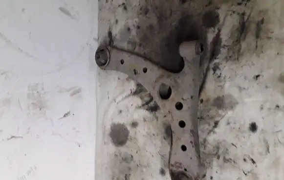 Toyota Avensis Verso Front lower control arm/wishbone