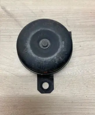 Toyota RAV 4 (XA40) Horn signal 8652020300 E130030