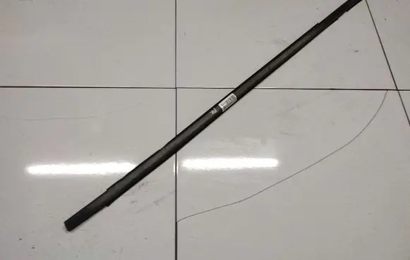 Honda FR-V Front door glass trim molding 