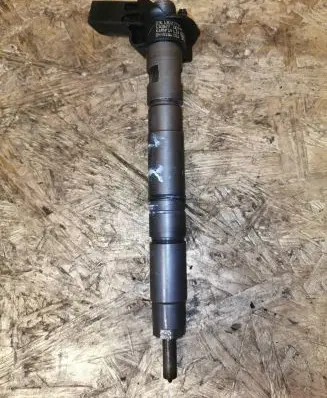 Volkswagen Jetta VI Fuel injector 03L130277A 0445116011