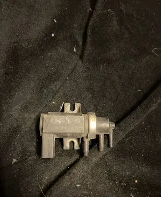 Volkswagen Golf V Turbo solenoid valve 1J0906627
