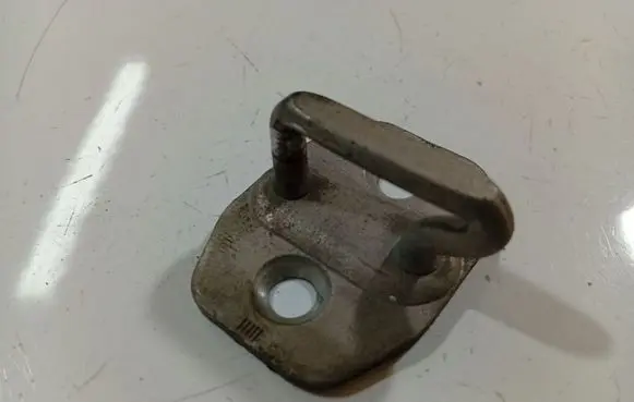 Mercedes-Benz Sprinter W906 Front door lock loop/hook striker A9067200004