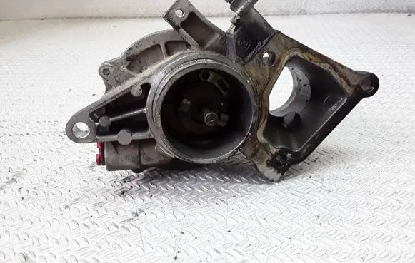 Ford Mondeo Mk III Vacuum pump XS7Q2A451BH