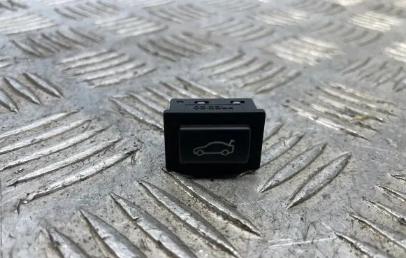 Tailgate opening switch