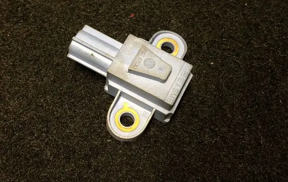 Volkswagen Golf V Airbag deployment crash/impact sensor 1K0955557A