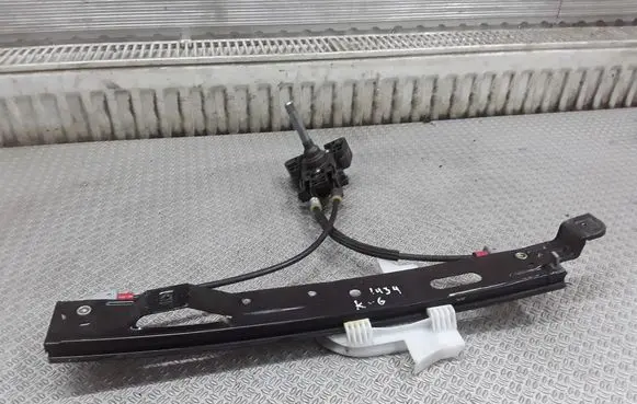 Rear door manual window regulator