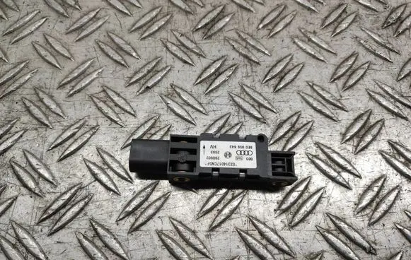 Volkswagen Phaeton Airbag deployment crash/impact sensor 8E0959643 280902 2593
