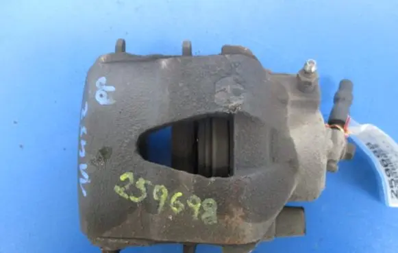 Volkswagen Golf IV Front brake caliper