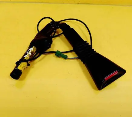 Opel Omega B1 Front seatbelt buckle 