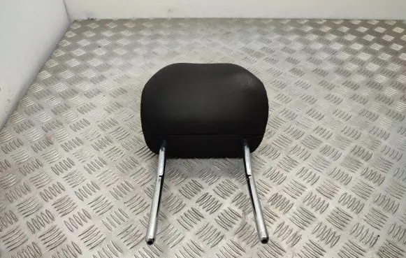 Volkswagen Golf VII Front seat headrest 