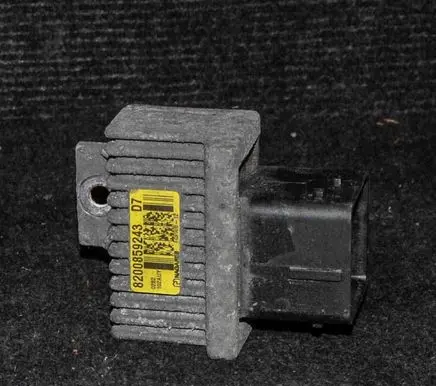 Renault Master III Glow plug pre-heat relay 8200859243