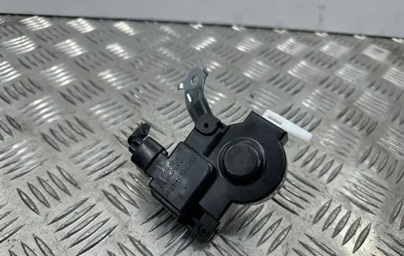 Fuel tank cap lock