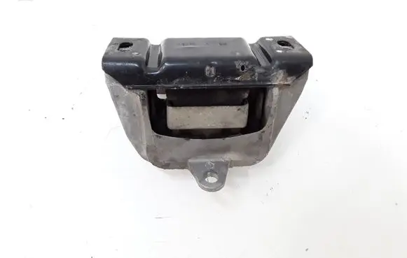 Skoda Octavia Mk1 (1U) Engine mount bracket