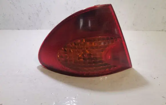 Toyota Avensis T220 Rear/tail lights