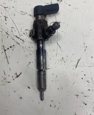 Fuel injector