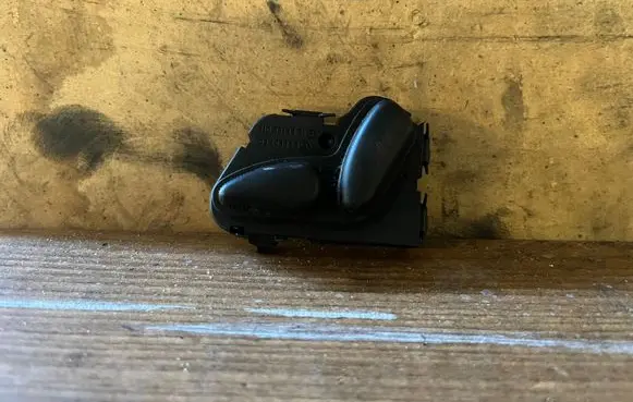 Mercedes-Benz C W203 Seat control switch 2108213851