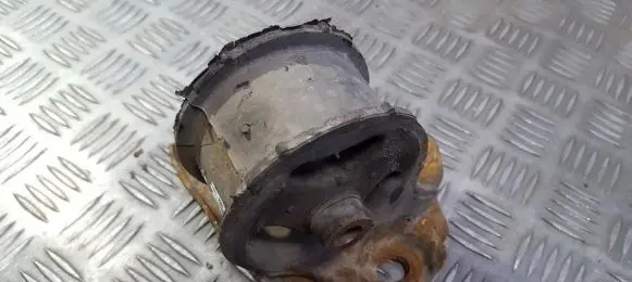 Honda Accord Engine mount bracket