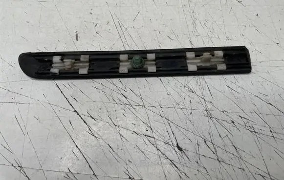 BMW 3 E46 Fender trim (molding) 8208448