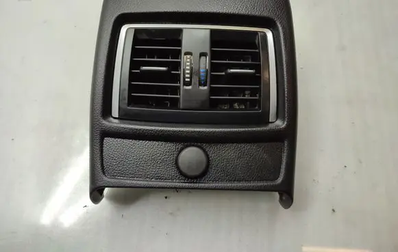 BMW 4 F32 F33 Rear air vent grill 9207330