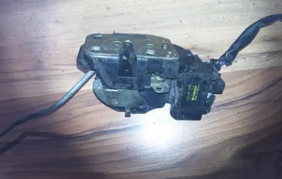 Mazda Xedos 9 Front door lock 1520007100