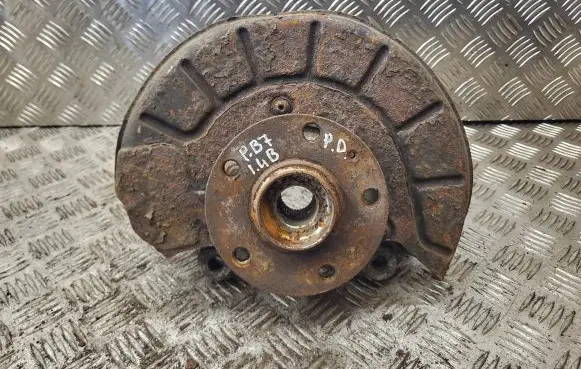 Volkswagen PASSAT B7 Front wheel hub