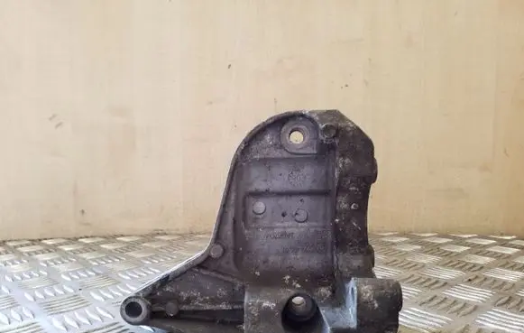 BMW 3 E90 E91 Power steering pump mounting bracket 7693974118