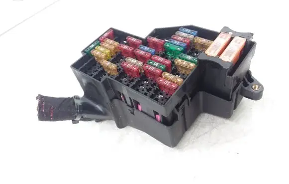 Volkswagen Touareg I Fuse module 7L0941828A 7L0941824A