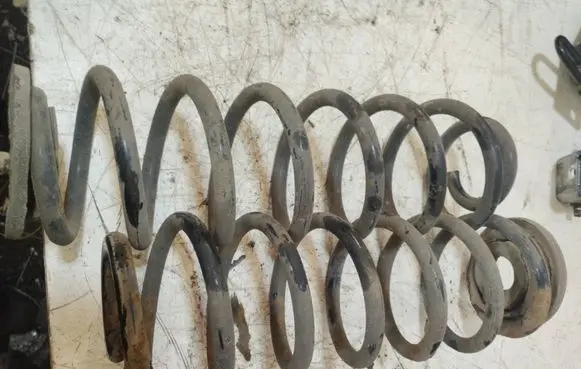 Volkswagen Touran II Rear coil spring
