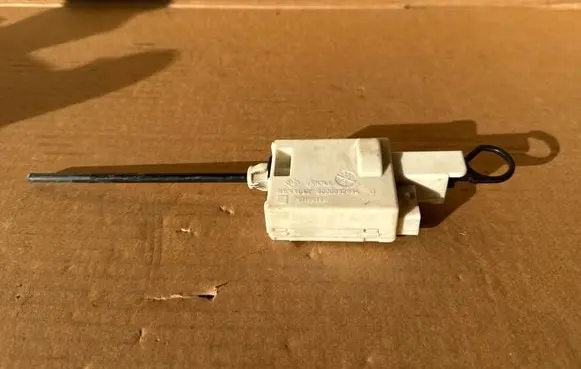 Opel Vivaro Fuel tank cap lock motor 8200032984 91166188