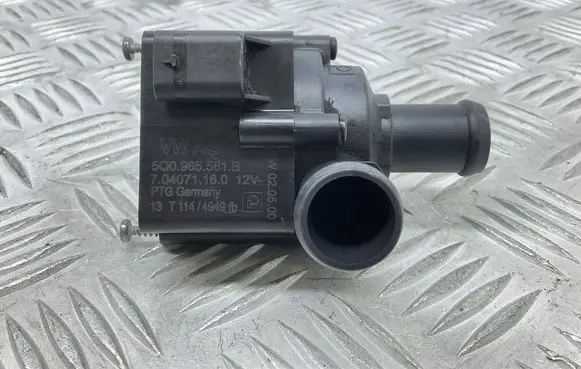 Volkswagen Golf VII Electric auxiliary coolant/water pump 5Q0965561B