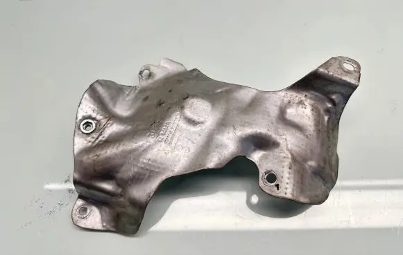 Volvo XC60 Heat shield in engine bay 31493449