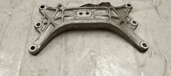 Maserati Ghibli Gearbox mounting bracket 670001738