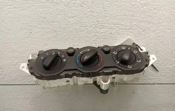 Ford Focus Climate control unit 3M5T19980AD P696073206 69607320