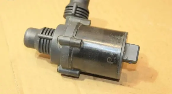 BMW X5 E53 Electric auxiliary coolant/water pump 8381989