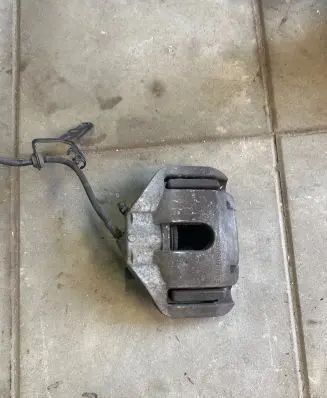 BMW 5 E60 E61 Front brake caliper 6030324