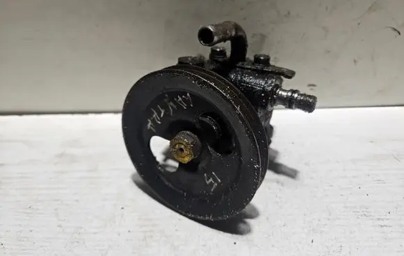 Hyundai Lantra I Power steering pump 5711028010
