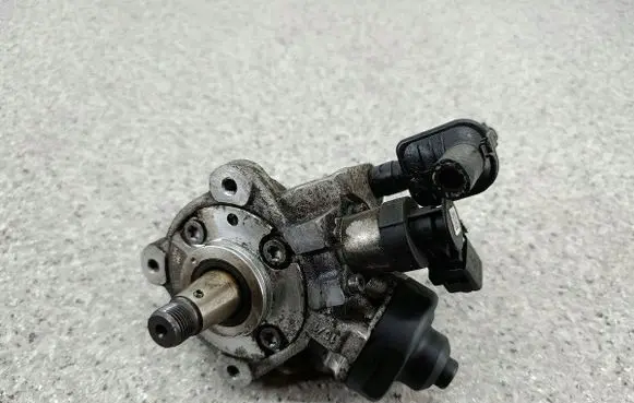 Skoda Superb B6 (3T) Fuel injection high pressure pump