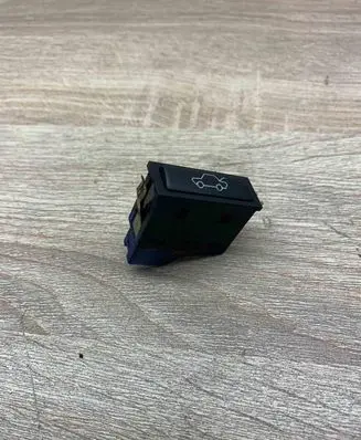 BMW 5 E39 Tailgate opening switch 8365579