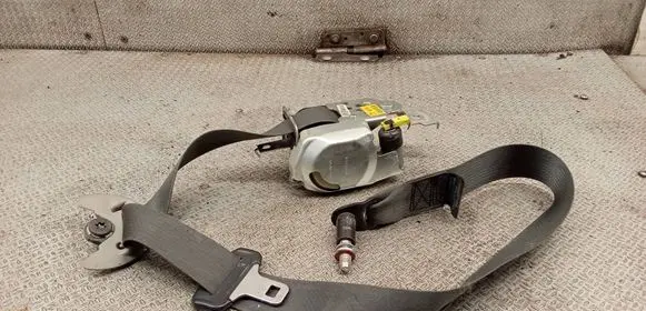 KIA Carens II Front seatbelt 