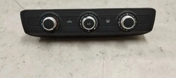 Audi A1 Climate control unit 83a820047d