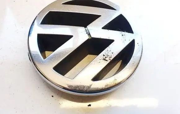 Volkswagen Golf V Manufacturer badge logo/emblem 1T0853601