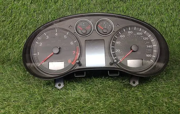 Audi A3 S3 8P Speedometer (instrument cluster) 8P0920980T