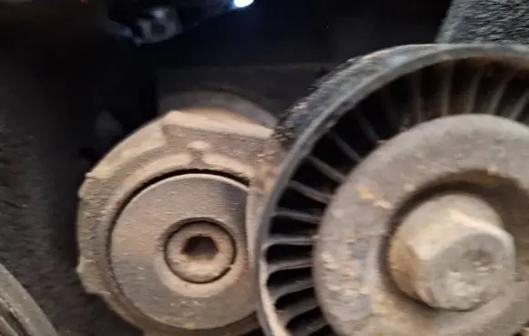 Peugeot 807 Generator/alternator belt tensioner